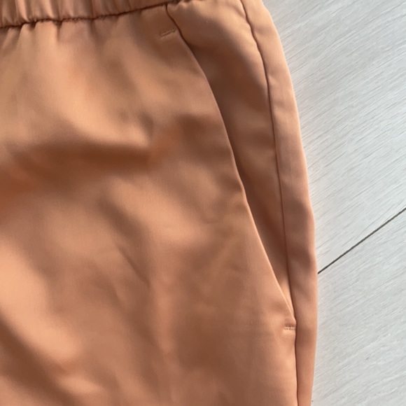 BANANA REPUBLIC satin pants size MED - Picture 5 of 10